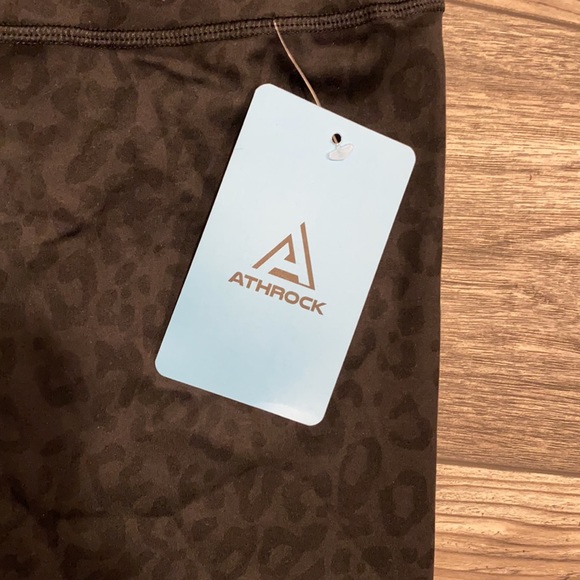 Cross Waist Leopard Leggings - Picture 2 of 3